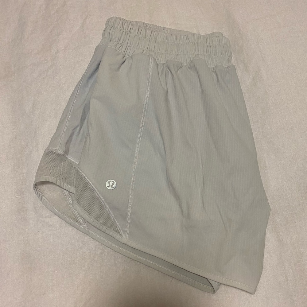Lululemon Hotty Hot shorts white